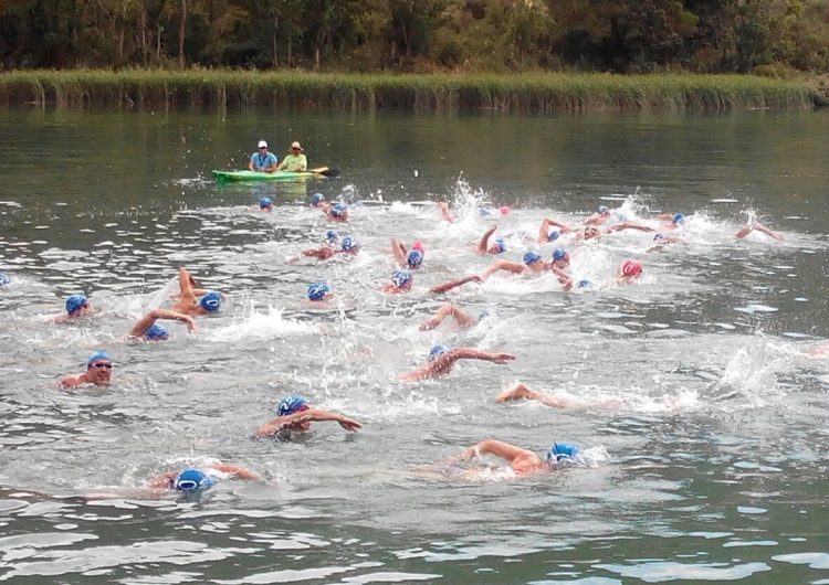 150 nedadors a la 7a Travessia del Pantà de Sant Llorenç