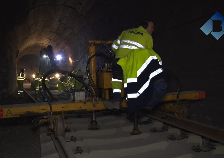 FGC renova les vies dels túnels de la línia Lleida-La Pobla de Segur