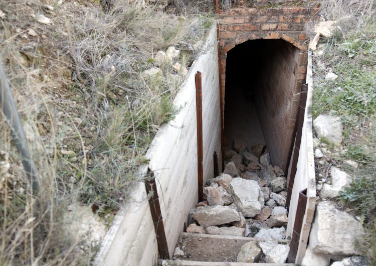 Uns vàndals fan destrosses a les trinxeres republicanes de la Guerra Civil de Montgai