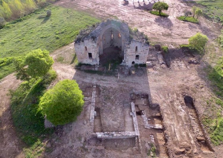 Excavacions arqueològiques a Os de Balaguer posen al descobert la planta d’una església i una possible vila romana