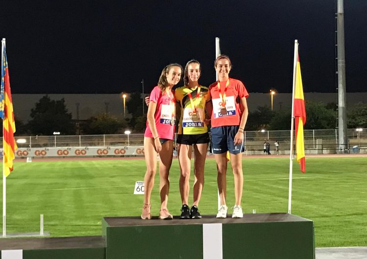 Aida Alemany es penja la medalla de plata al campionat d’Espanya sub18