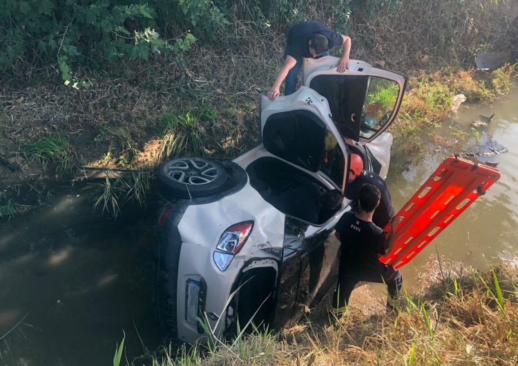 Crític després de caure amb el cotxe en un canal a Vallfogona de Balaguer