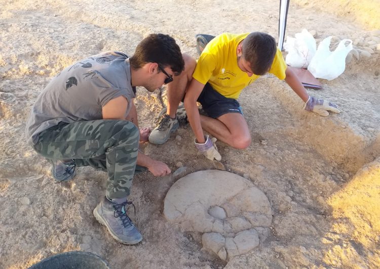 Troben una sala de modelatge de ceràmica del segle XI al Pla d’Almatà