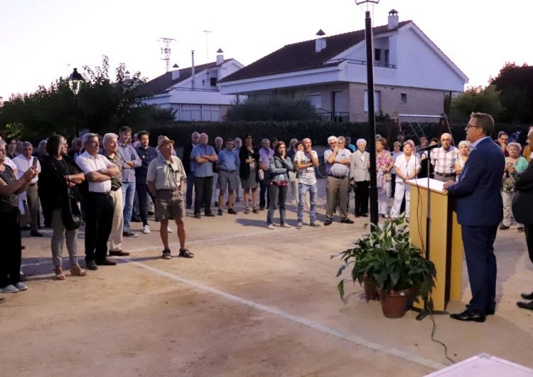 Joan Talarn inaugura la remodelació del passeig i la plaça de la Urbanització Antoni Gaudí de Bellcaire d’Urgell