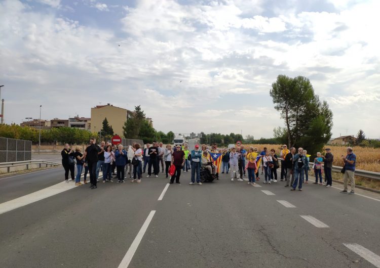 Tallen la variant de la c-26 a Balaguer en protesta contra la sentència del Suprem