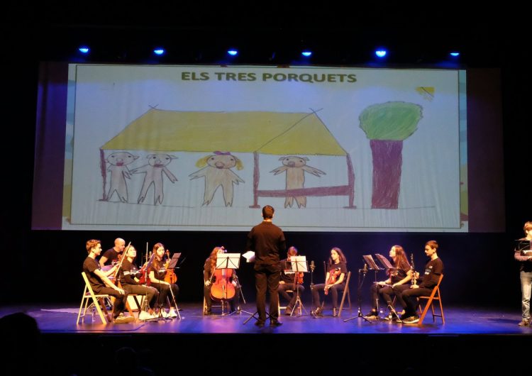 Els alumnes de l’Escola Municipal de Música musiquen el conte ‘Els tres porquets’