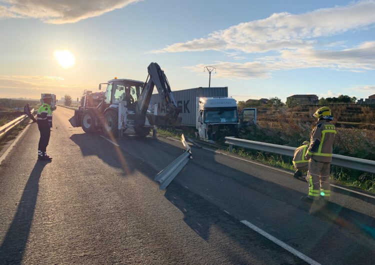 Un camió s’accidenta a Bellcaire