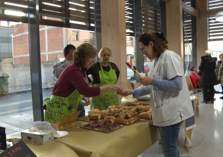 El CAP de Balaguer recapta fons per La Marató de TV3 amb un esmorzar saludable