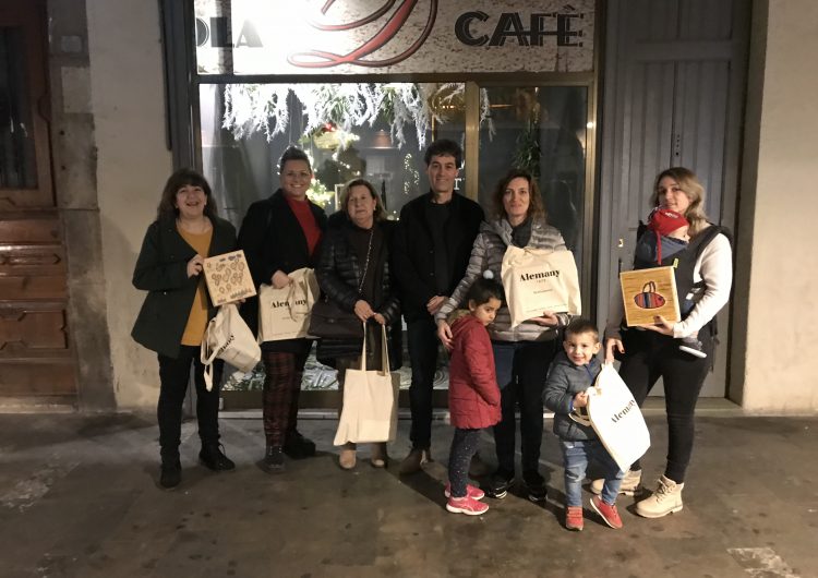 Entrega de les caixes d’Art Cru de col·lecció de Torrons i mel Alemany