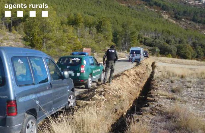 Els Agents Rurals denuncien un vehicle per circular camp a través a la Serra del Montsec