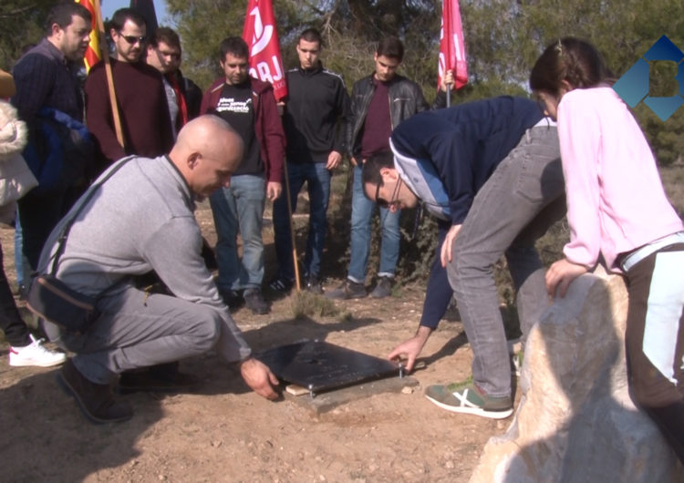 Placa de record a Julià Babia en el II Aplec d’Hivern a Castelló de Farfanya