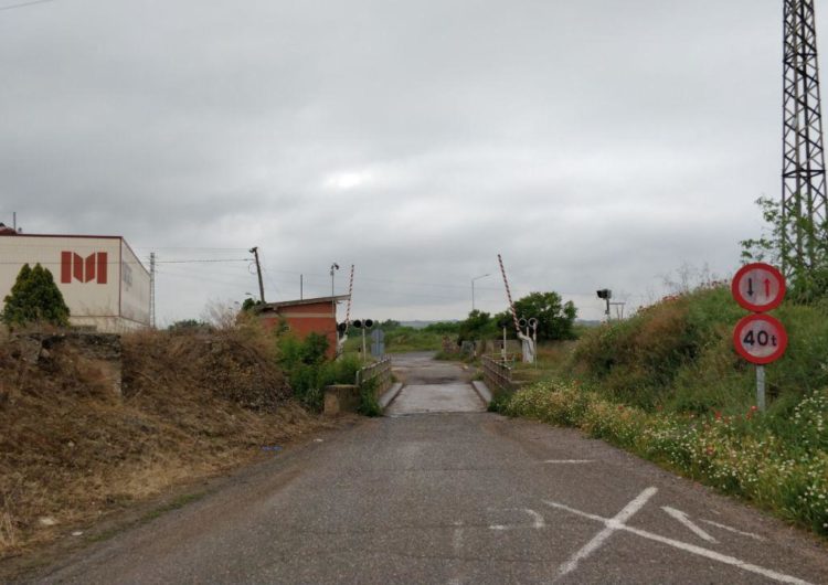 El Ple de Balaguer debatrà la supressió d’un pas a nivell amb la construcció d’un nou pas elevat sobre la via del tren