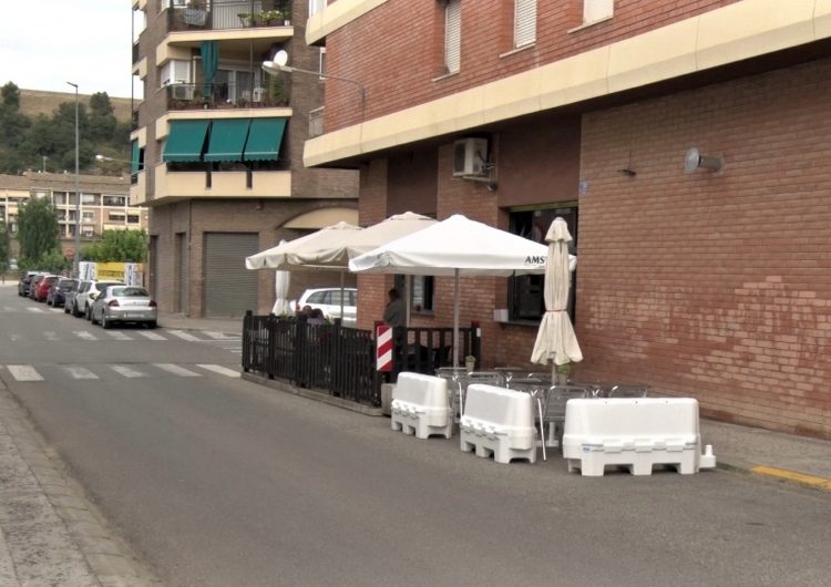 La Paeria de Balaguer facilita pilones a les terrasses perquè ampliïn l’espai a la via pública