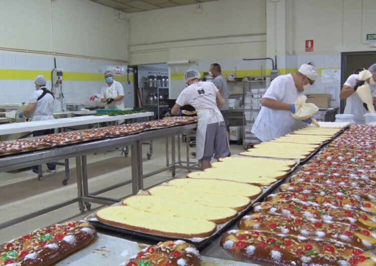 La fi del desconfinament afavoreix la venda de coques de Sant Joan