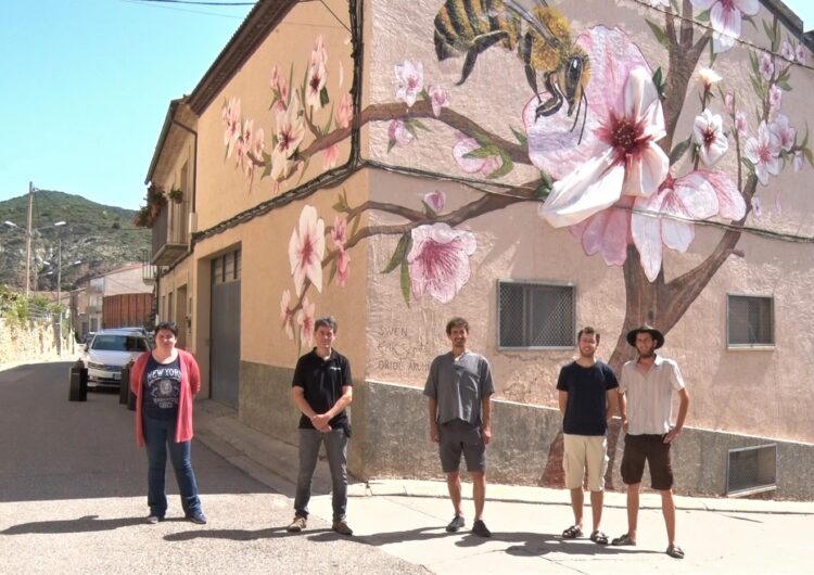 Os de Balaguer inaugura el primer mural de gran format que incorpora escultura a la comarca