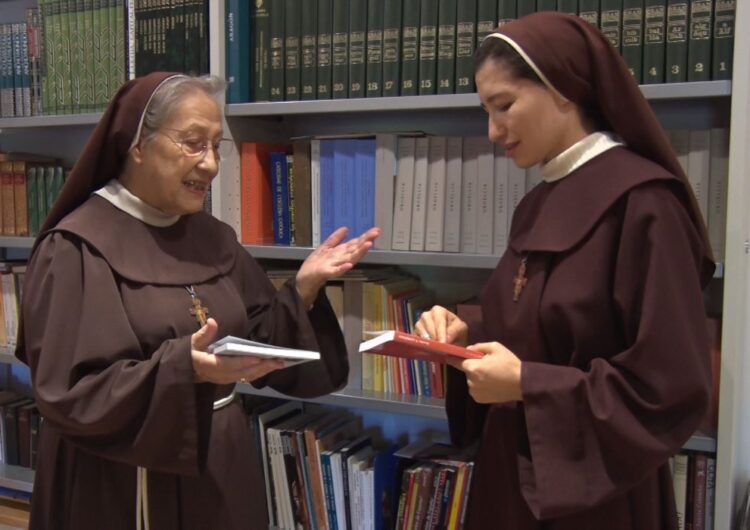 Sor Maria Victoria Triviño presenta ‘El abrazo de Serafín’ i ‘Santa María de Almatá, El condado de Urgel y las clarisas’