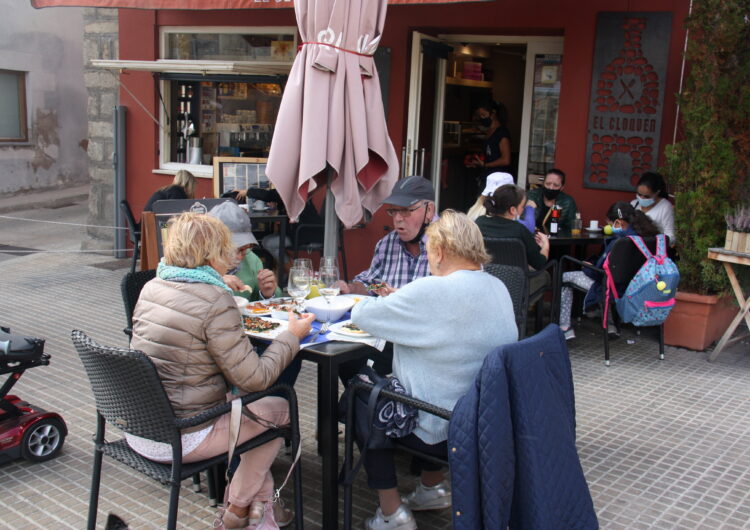 Entra en vigor la prohibició de fer reunions socials de més de sis persones