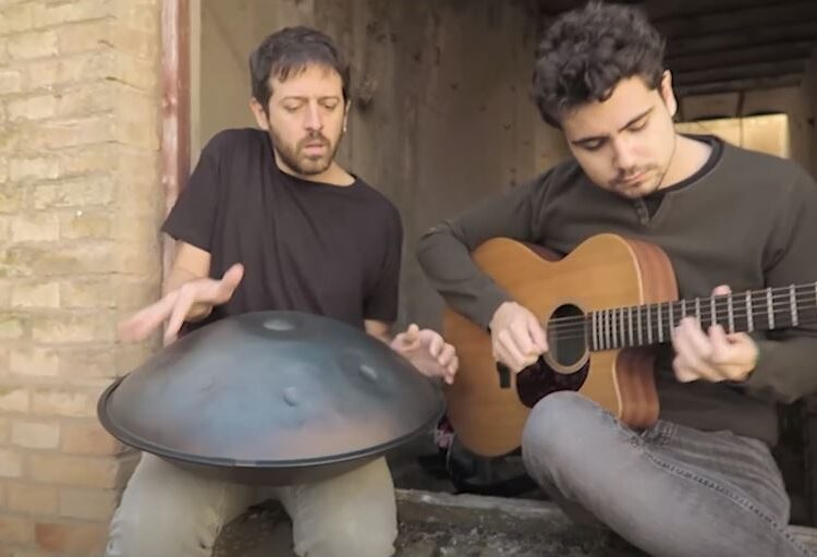 Arcadi i Lluc Casals, dos músics menarguins, presenten el seu primer single ‘D’herois i gestes’