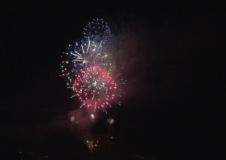 Els focs artificials tanquen les festes del Sant Crist 2020 marcades per les restriccions de la Covid-19