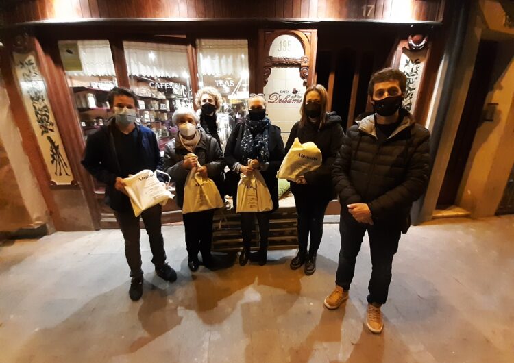 Entrega de les caixes d’Art Cru de col·lecció de Torrons i mel Alemany