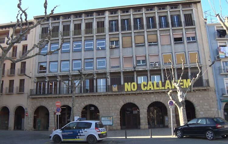 La Junta Electoral de Zona obliga a retirar la pancarta de ‘Llibertat presos polítics’ de la façana de la casa de la Paeria de Balaguer