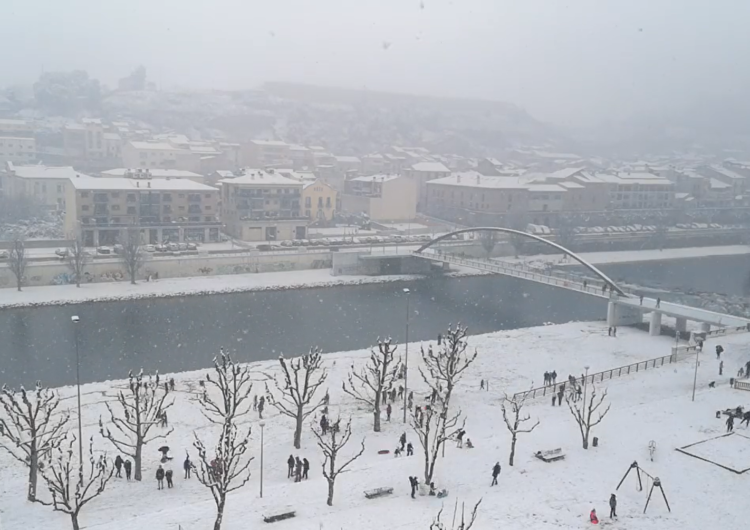 A càmera ràpida: Els balaguerins surten a gaudir de la neu