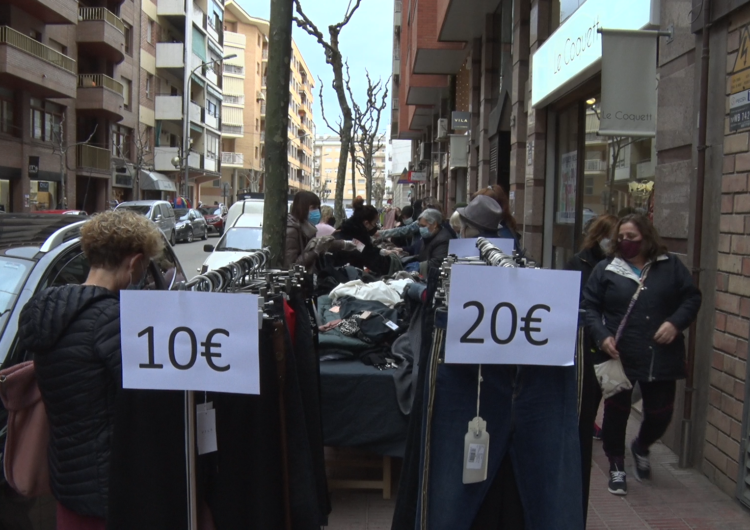 Els carrers de Balaguer s’omplen de parades pel Mercat de les Rebaixes