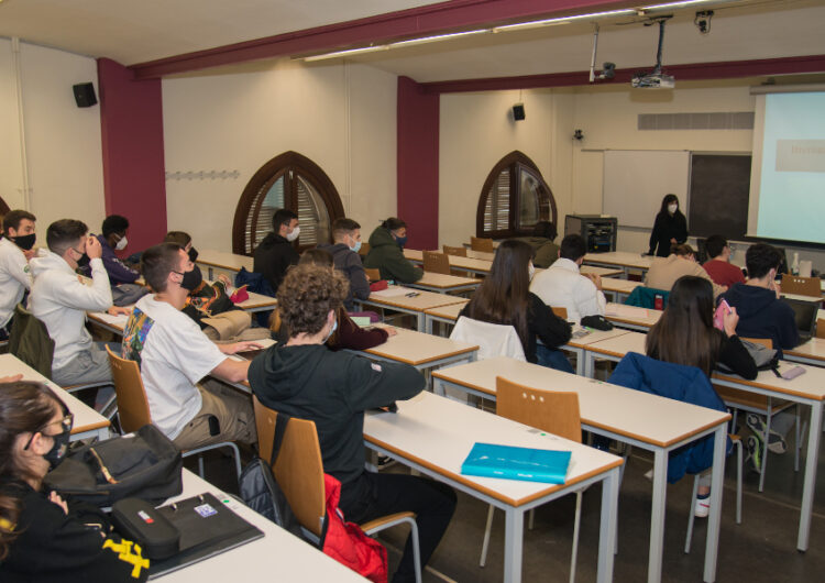 El Procicat recupera les colònies mantenint el grup bombolla i les classes presencials a segon d’universitat