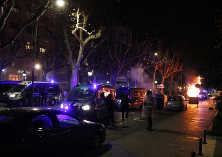 Acusen de desordres públics els detinguts a Lleida per la crema de contenidors al final de la protesta de suport a Hasel