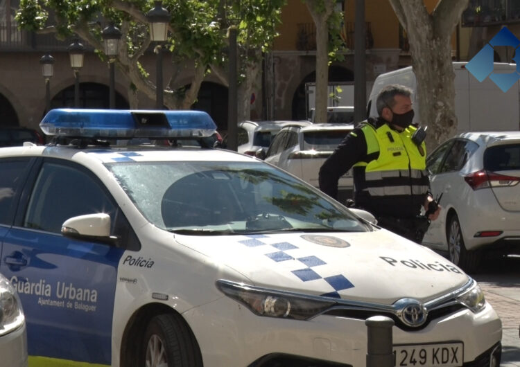 Denunciat un menor de 15 anys per conducció temerària amb el cotxe del seu avi i estavellar-se contra un fanal