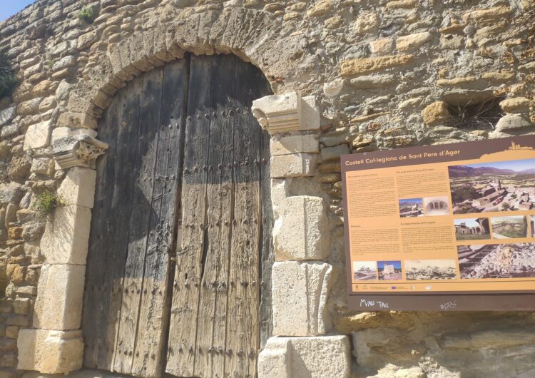 En marxa les obres de restauració de la porta d’entrada a la Col·legiata de Sant Pere d’Àger