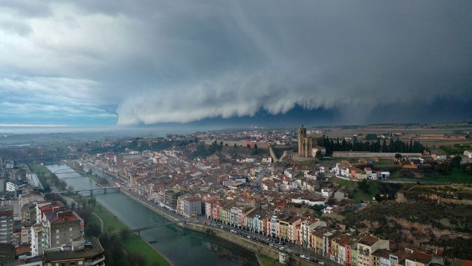 La fotografia de la torbonada a Balaguer de Carles Rabadà és portada de l’Agència Europea del temps