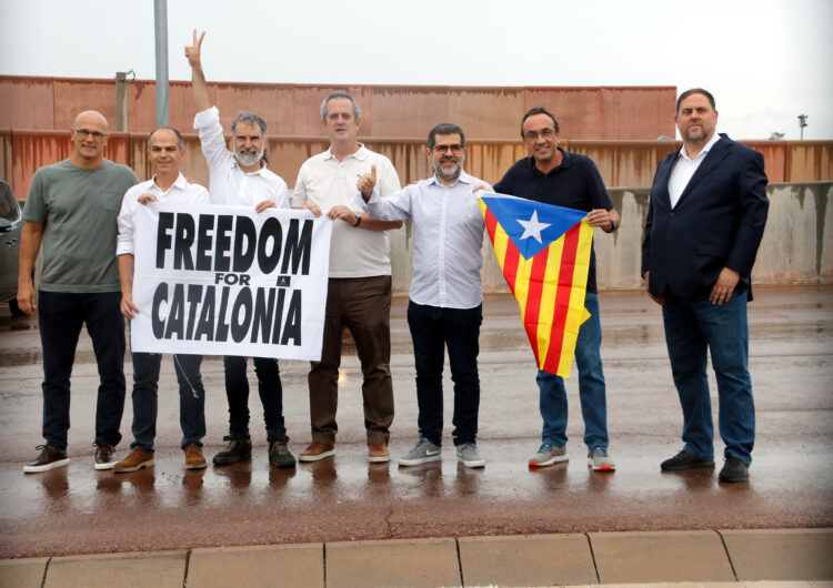Els presos independentistes de Lledoners surten lliures després de l’indult