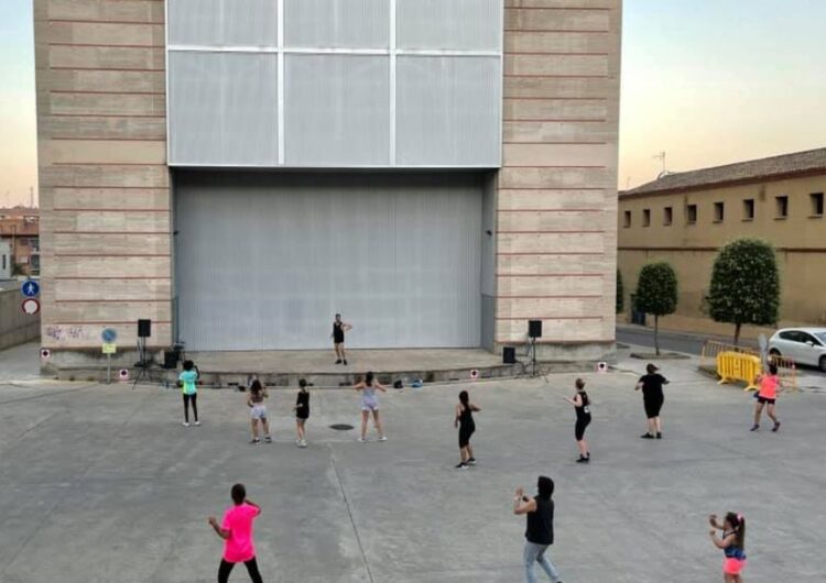 El taller de zumba inicia el programa Nits d’Estiu a Balaguer