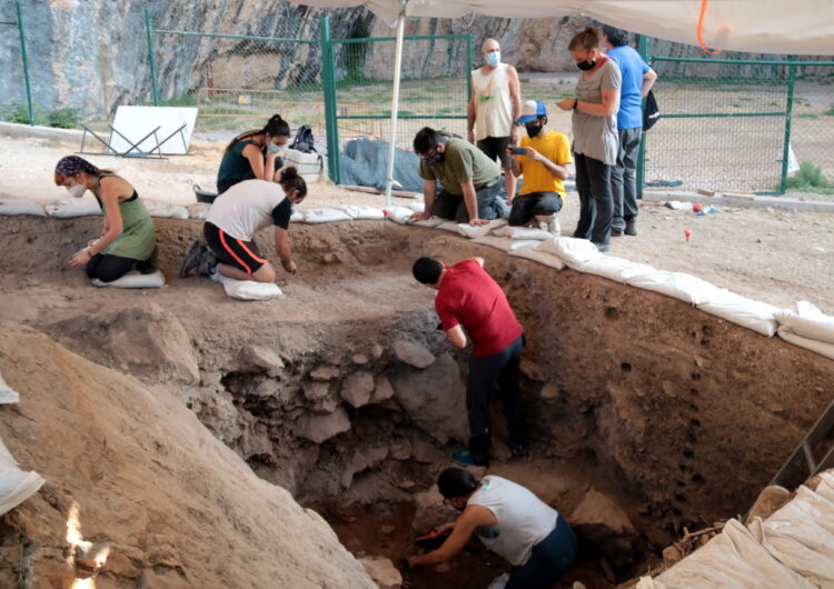Troben més fragments de la homo sapiens de fa 14.000 anys a la Cova Gran de Santa Linya