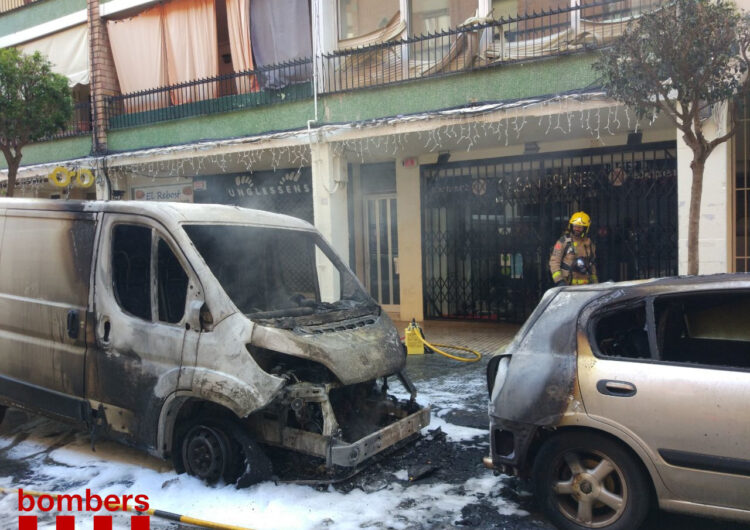 Calcinada una furgoneta al carrer Pare Sanahuja