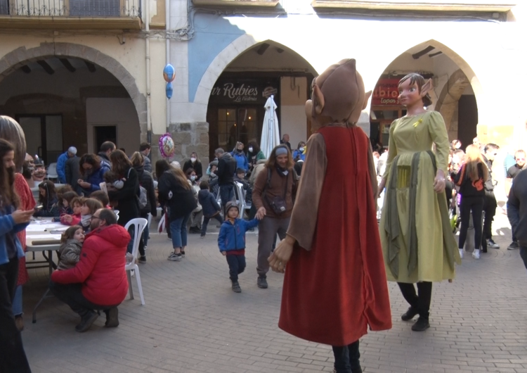 La Plaça del pou acull el Matinal infantil de cultura popular