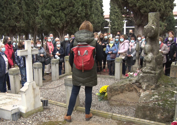 Èxit d’assistència a la visita guiada al cementiri vell de Balaguer