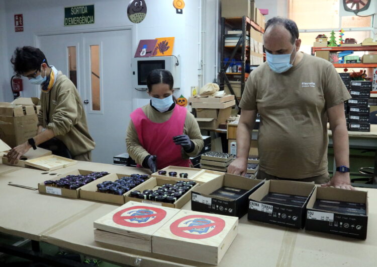 Alemany humanitza els processos de producció i confia en centres especials de treball per dissenyar les caixes de Nadal