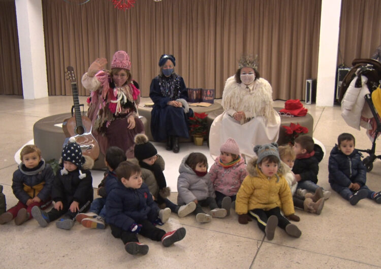 Les patgesses reials reben els infants de les escoles de Balaguer