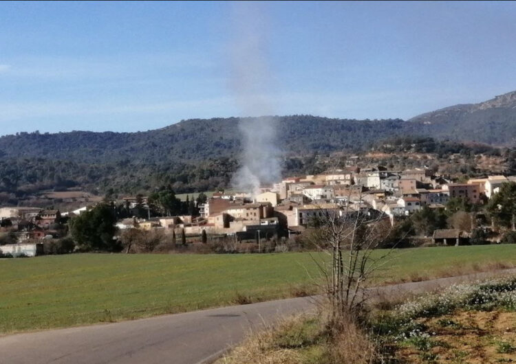 Els Bombers de la Generalitat sufoquen un incendi a Baldomar