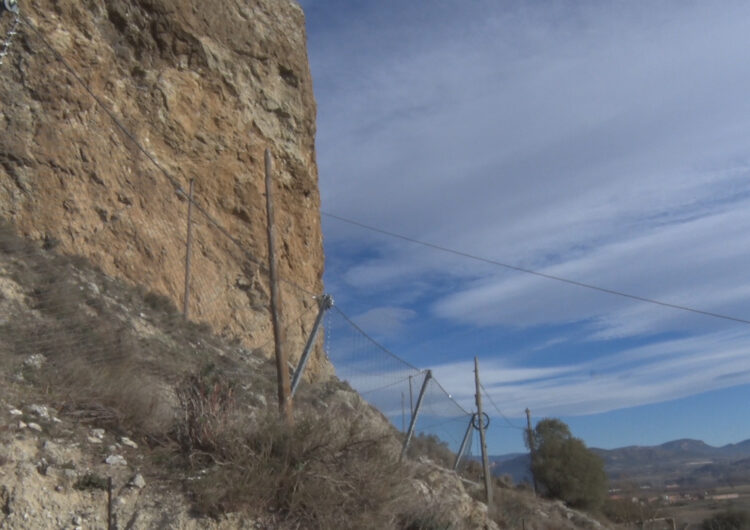 Els sensors de la penya Espígol de Gerb alerten els veïns del despreniment d’una gran roca