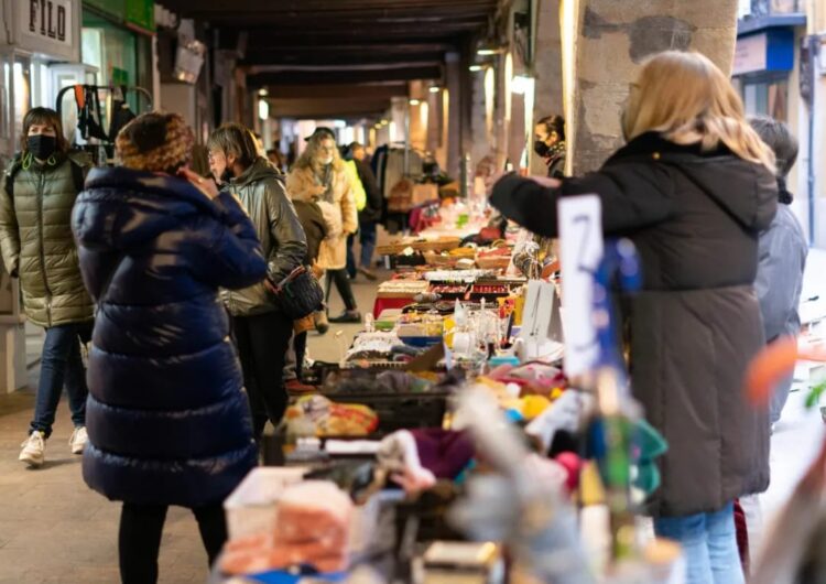 L’Associació de Comerciants del Centre Històric de Balaguer celebra una nova edició del Mercat de la Ganga