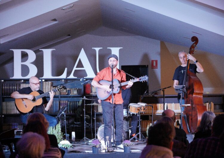 Joan Blau presenta “Arrels de músic” dins del cicle Biblioteques amb DO