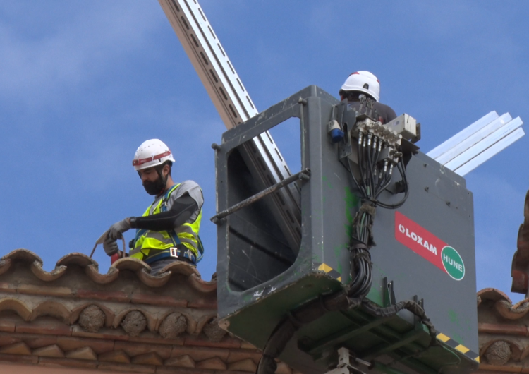 Comença la instal·lació de plaques solars per a l’autosuficiència energètica a Castelló de Farfanya