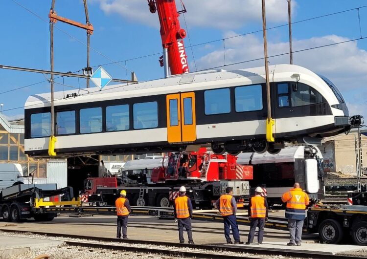 Arriba a Lleida el tercer tren per a la línia Lleida-la Pobla