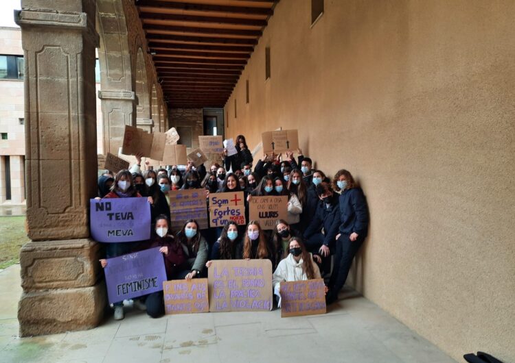 Acte reivindicatiu al Consell comarcal amb motiu del 8M