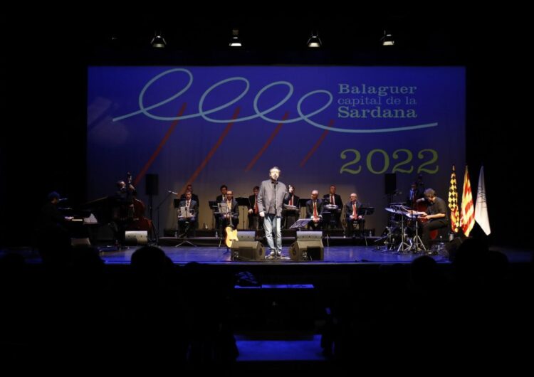 Roger Mas i la Cobla Sant Jordi omplen el teatre en l’estrena del programa d’actes de ‘Balaguer, capital de la sardana’