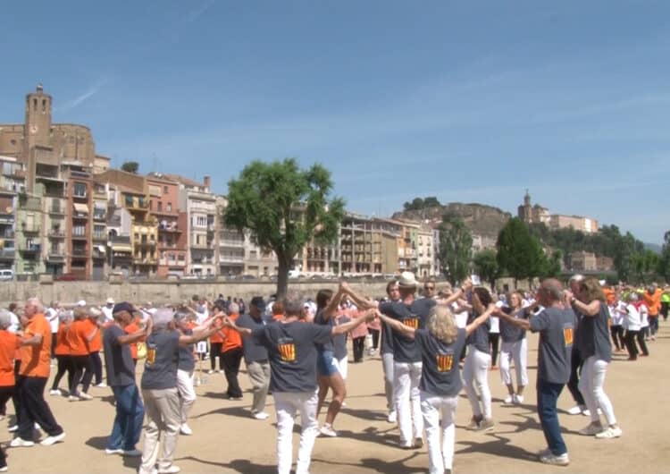 El parc de la Transsegre de Balaguer es converteix en territori sardanista