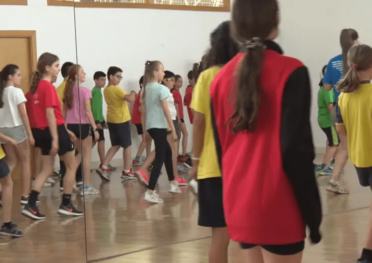 Prop de 300 alumnes participen en la 12a Trobada esportiva d’Escoles Rurals de la Noguera